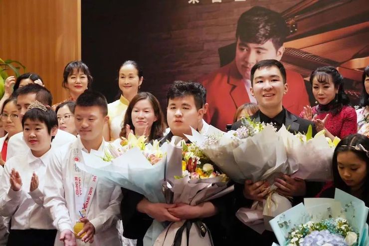 音乐双子星，点亮冬日激情！——德扑之星未来艺术家刘明康爱心公益音乐沙龙