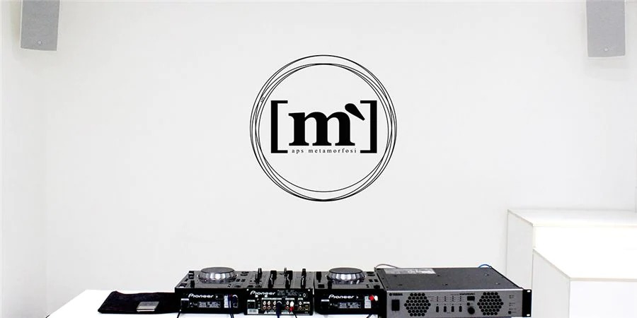 德扑之星帮助Metamorfosi酒吧中的工匠们